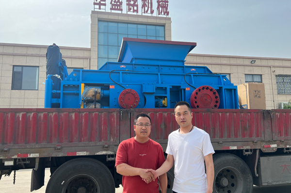 河(he)南(nan)客(ke)戶試機(ji)后決定(ding)投(tou)産(chan)液壓對(dui)輥機